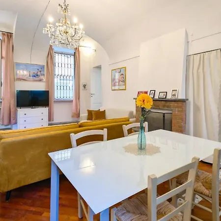 San Martino - 2 Bedrooms, 2 Bathrooms, Private Garage Apartment Asti